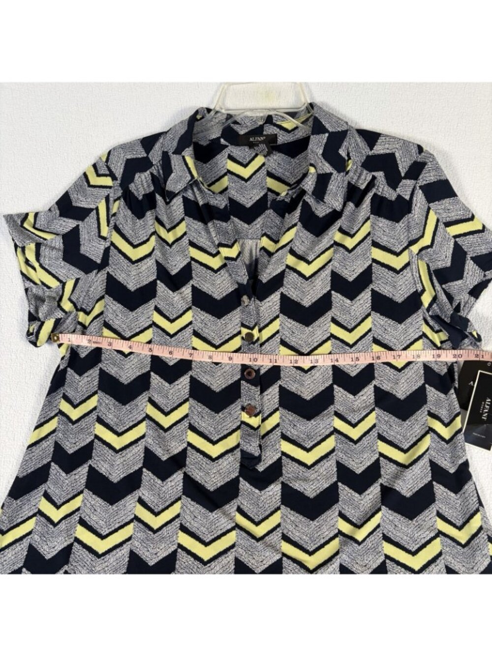 Alfani Woman 0X Blue Neon Yellow Henley Short Sleeve Chevron V Neck Blouse NWT - Picture 4 of 8